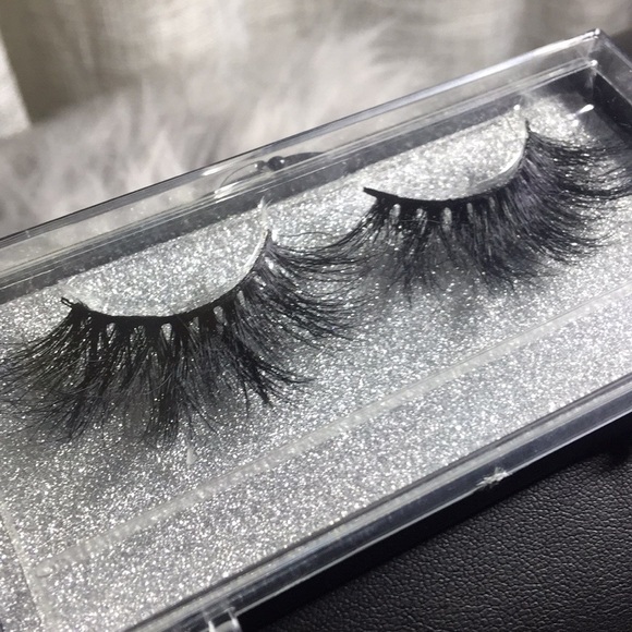 Mink Lashes Diva in the D Eyelashes - Picture 1 of 6